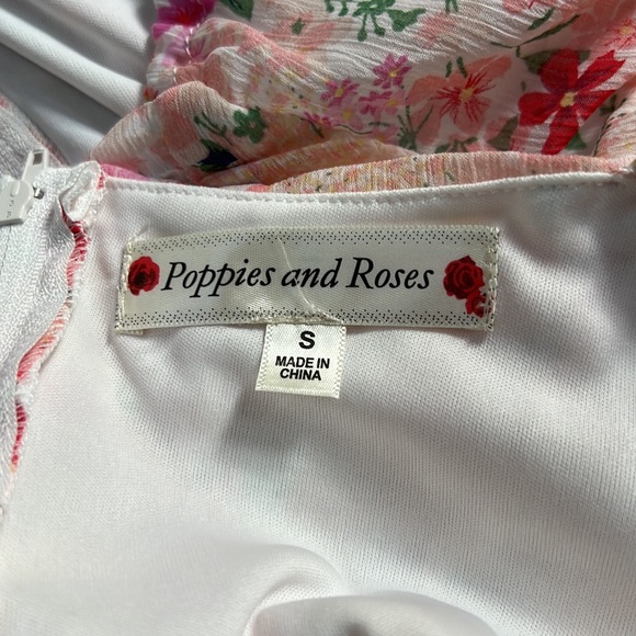 Poppies and Roses Long-Sleeve Ruched Bodice Floral Printed Knit Shift Dress - Picture 11 of 15